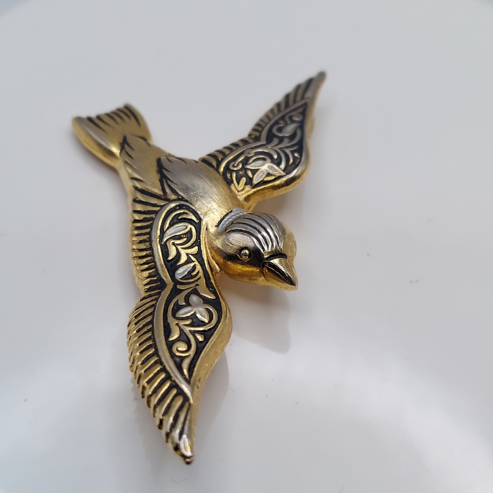 Vintage Bird In Flight Brooch w/ Enamel GC.